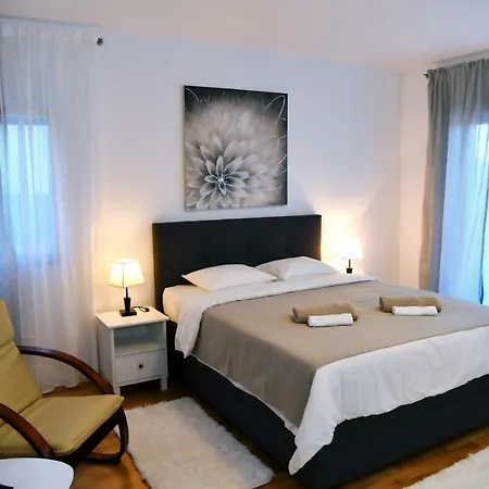 Valis Apartament *