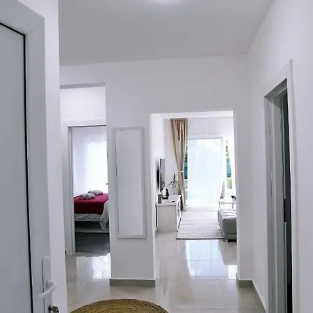 Valis Apartment *
